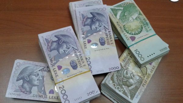 Leku thyen rekord vlerësimi ndaj euros në 10 vite sipas Eurostat