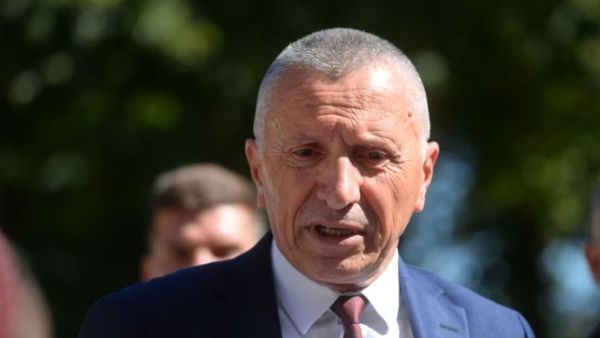 Kamberi: Vuçiq po zhvendos vëmendjen nga të drejtat e shqiptarëve
