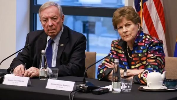Senatorët amerikanë Durbin e Shaheen nisin vizitën në Kosovë