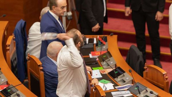 PD e quan dënim komunist kërkesën e PS për përjashtimin e Bardhit e Balliut