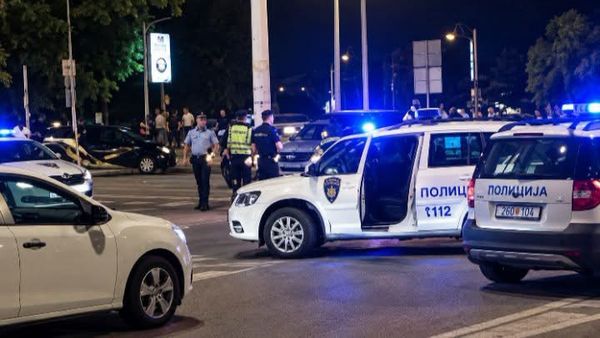 Dy zyrtarë policorë dyshohet se janë larguar pas rrahjes së dy shqiptarëve