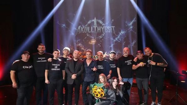 Rikthehet grupi “Akullthyesit” në skenën e Teatrit “Skampa”