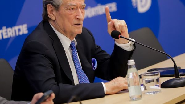 Berisha reagoi ndaj ndërhyrjes policore në protestën e studentëve