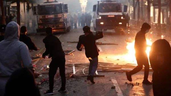 Bilanci i protestës në Tiranë: 27 të lënduar kërkojnë ndihmë mjekësore