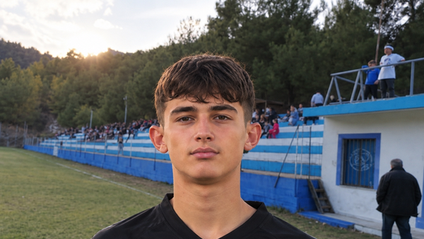Mbyllen fushat e futbollit në Kavalë pas vdekjes së 16-vjeçarit