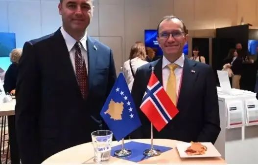 Konjufca dhe Eide diskutojnë rrugën evropiane të Kosovës dhe sigurinë rajonale në Varshavë