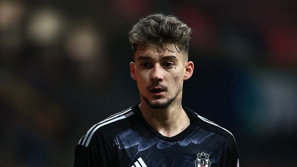Tirana triumfon në derbi dhe Ernest Muçi përshëndet suksesin