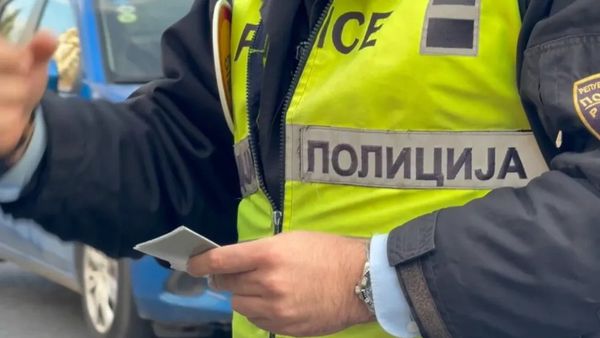 Katërmbëdhjetë shoferë ndalohen për shkelje të rregullave të trafikut