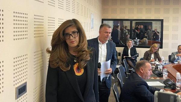Musliu dhe Demaku lëshojnë mbledhjen e Komisionit për Specialen
