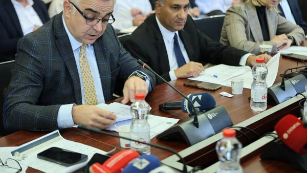 Besnik Tahiri prezanton tri nisma për legjislacionin dhe drejtësinë