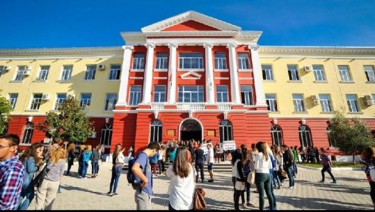 Temat e diplomës shiten online deri në 400 euro, pedagogët ngrenë alarmin
