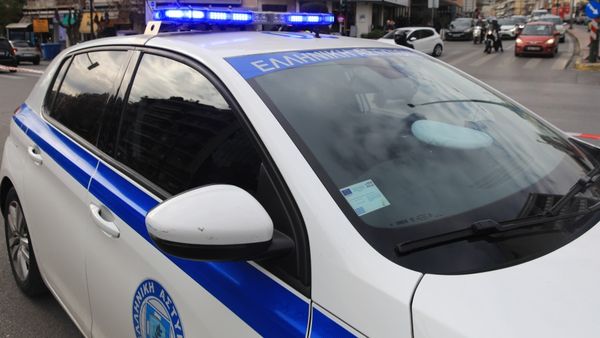Arrestohen tre të rinj shqiptarë në Greqi dhe njëri kërkohet nga Interpoli