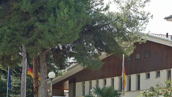 Ambasada Gjermane mban pritje për Ditën e Bashkimit
