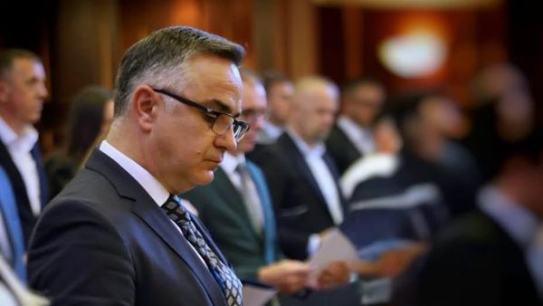 Besnik Tahiri bën thirrje për miratimin e Ligjit për Dhomat e Specializuara