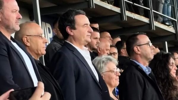 Kurti dhe Haradinaj japin mbështetje Kosovës në ndeshjen me Austrinë