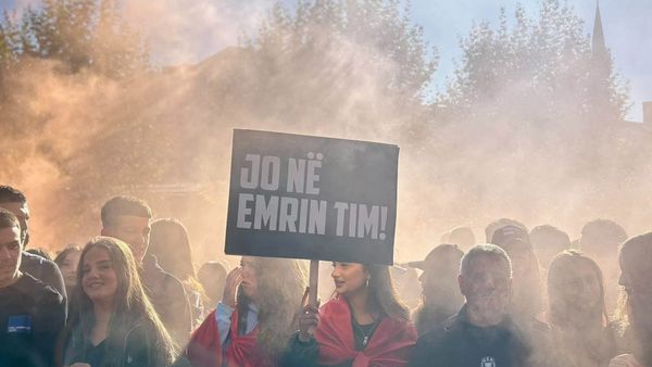 Protestë e re në shesh me kërkesën që Ligji për UÇK-në të kalojë sot