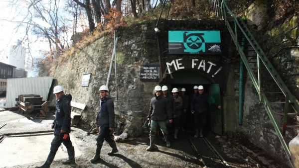 Dalin të gjithë minatorët e bllokuar në minierën e Trepçës