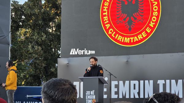 Protestë masive në Prishtinë: Rini e Kosovës, hallall gjaku