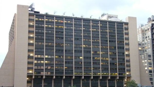 Associated Press dhe Reuters transmetojnë live protestën në Tiranë