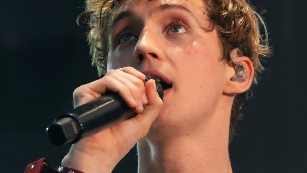 Troye Sivan publikon albumin e ri eksperimental She’s the Best