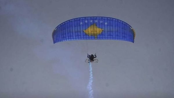 Pilotja Lisjeta Thaqi arrin sukses historik në paraglajd
