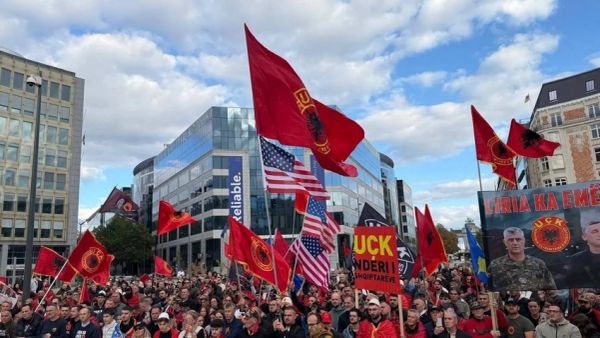 Mërgimtarët vazhdojnë protestat në Evropë për ish-drejtuesit e UÇK-së