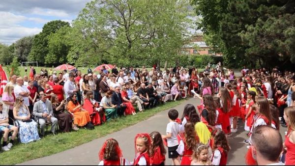 Viti i ri mësimor nis për mbi 40 shkolla shqipe në Britani