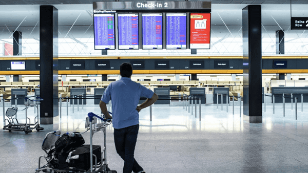 Pritje të gjata dhe kaos me bagazhet në Aeroportin e Cyrihut