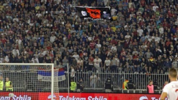 Përkujtohet droni në Beograd dhe ndërprerja e ndeshjes