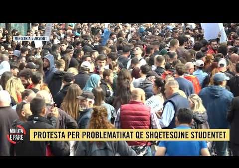 Protestë kombëtare e studentëve para Ministrisë së Arsimit
