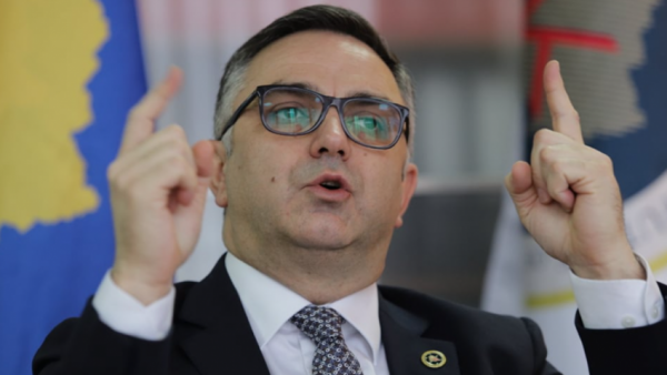 Besnik Tahiri ashpër kundër planit legjislativ të Qeverisë