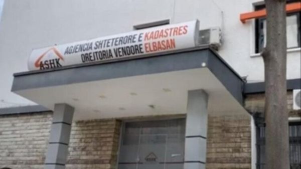 Dorëheqje e menjëhershme në Kadastrën e Elbasanit