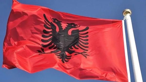 6 tetor 1968: Flamuri kuq e zi shfaqet publike në Prishtinë