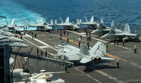 SHBA dërgon aeroplanmbajtësen e tretë drejt Gjirit Persik