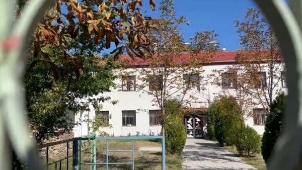 Helmimi në Korçë, prindi flet për kushtet në kopshtin numër 2
