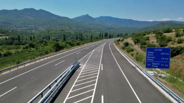 Trafiku në rrugët shtetërore zhvillohet pa pengesa dhe pa vonesa në pikat kufitare