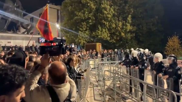 Policia: Protesta në Prishtinë përfundoi e qetë dhe pa incidente serioze