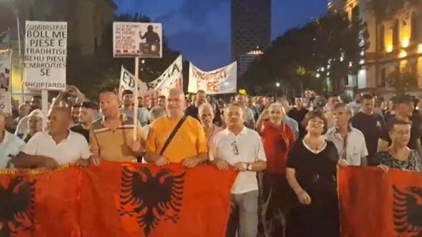 Sulme digjitale ndaj një shfaqjeje humoristike pas talljes me protestën
