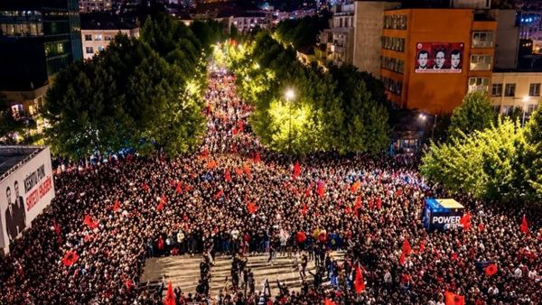 Isuf B. Bajrami: Protestat në Prishtinë reflektojnë luftë të padukshme dhe kërkesat për…