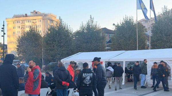 OVL-UÇK proteston para Kuvendit, kërkon votimin e amendamentit për Specialen