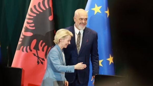 Von der Leyen kërkon zbatimin e reformave dhe dialog në Shqipëri