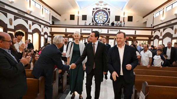 Kurti merr pjesë në meshën e së dielës në “Zoja e Shkodrës” në New York