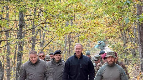 Policia dhe KFOR-i vizitojnë zonat kufitare në veri