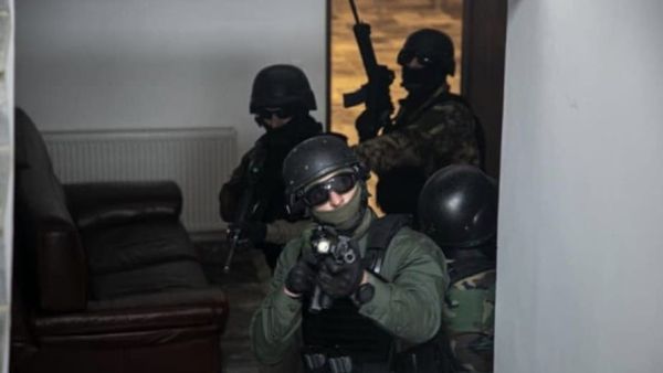 Identifikohet i dyshuari i arrestuar në Fushë-Kosovë pas kërcënimeve