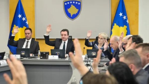 Qeveria planifikon dyqind ligje në tri vitet e ardhshme