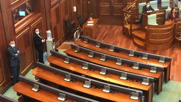 PDK-ja dhe LDK-ja braktisin seancën e Kuvendit