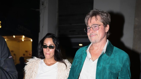 Brad Pitt dhe Ines de Ramon fotografohen për dore gjatë një natë në Paris