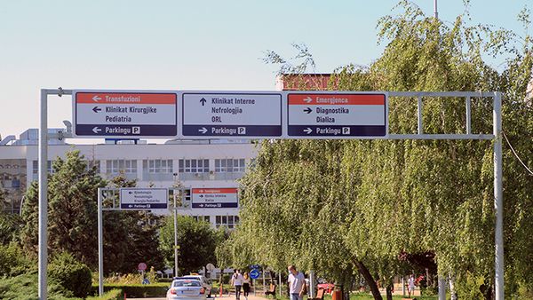 Vdes fëmija në Pejë pas lëndimit nga rrëzimi i një orendie