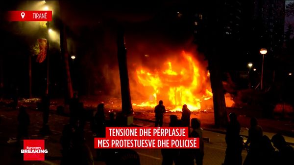 Protesta e të rinjve në Tiranë zhvendoset te ish-blloku