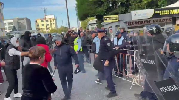 Protesta e nxënësve përhapet në Lezhë, Fier dhe Kamëz